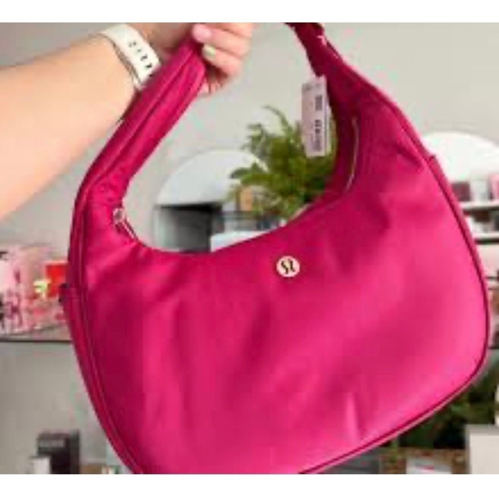 Lululemon City Essentials Shoulder Bag 4L‎ Berry Rumble Neon Barbiecore Trendy